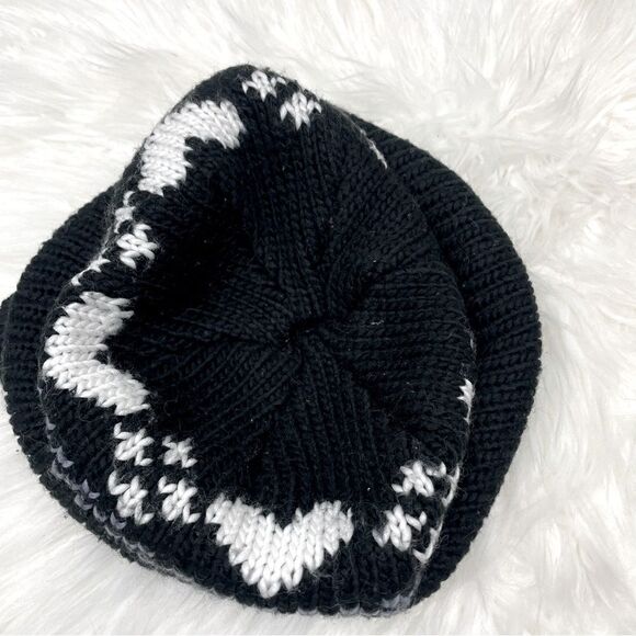 Black beanie with heart and flower details kids / adult - Picture 3 of 5